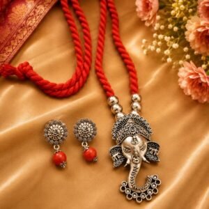 Simple elegant neckpiece with earring