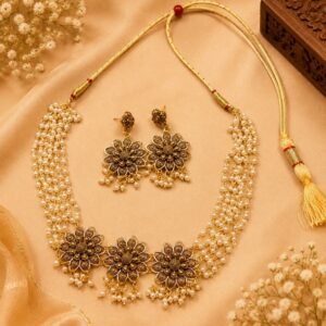 Trendy golden jewellery set
